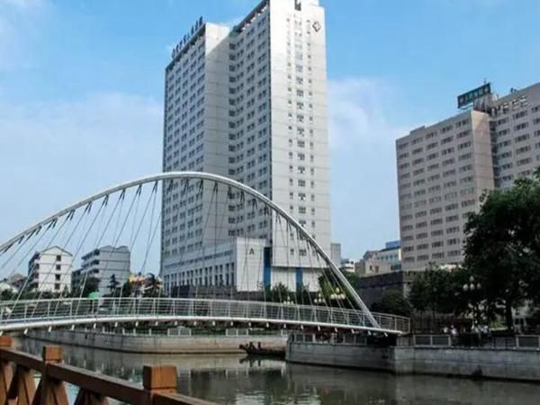 1724572500575997.jpg 宜兴市人民医院.jpg