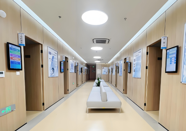 1728882493278737.jpg 眼科医院内部图1.jpg